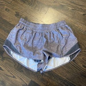 Lululemon Gray 2.5” Hotty Hot shorts - Size 8